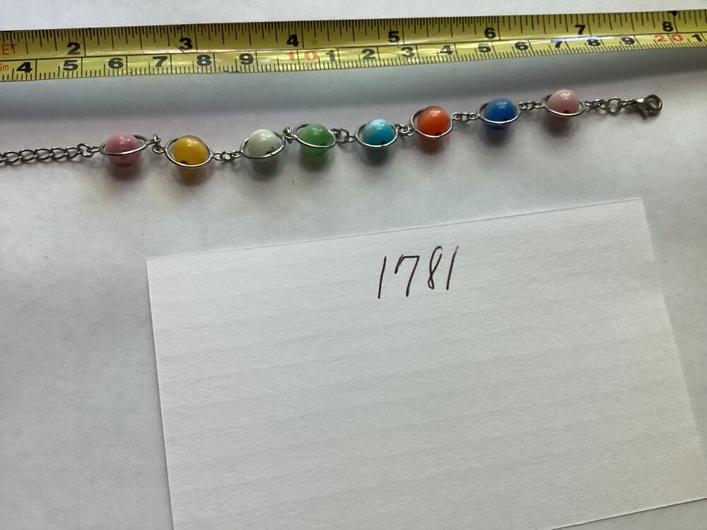 1781 Silver Tone Glass Cat’s Eye Beaded Wire Bracelet